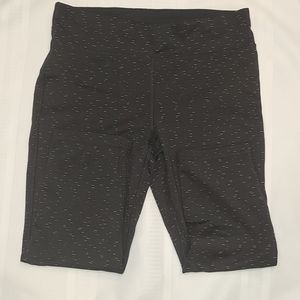 Women's Xersion Fitted Workout Capri's Size M